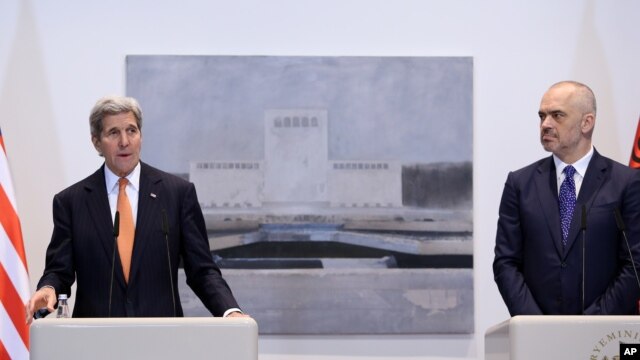 Secretary of State John Kerry, left, speaks at a news conference with Albanian Prime Minister Edi Rama in capital Tirana, Feb. 14, 2016. 