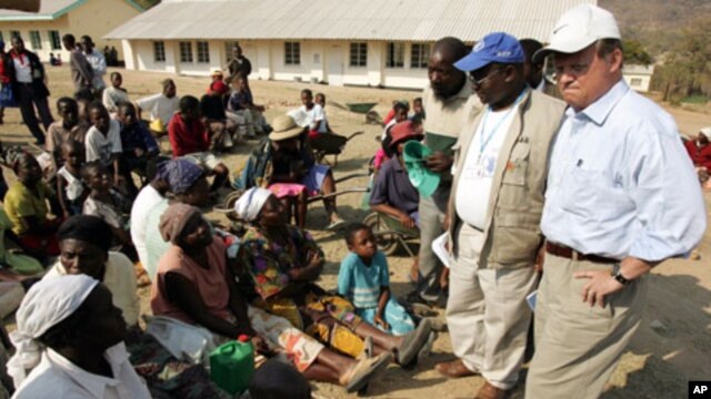 Then-US Ambassador to the UN food agency Tony Hall speaks to  Zimbabwean villagers waiting to collect food aid near Mutare, Zimbabwe in this August 2005 file photo. 