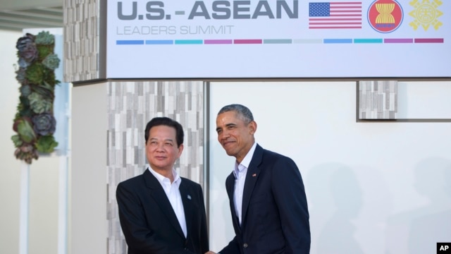 Tổng thống Obama đón tiếp Thủ tướng Việt Nam Nguyễn Tấn Dũng tại hội nghị 10 nước ASEAN tại Sunnylands, thành phố Rancho Mirage, bang California, ngày 15 tháng 2, 2016. 