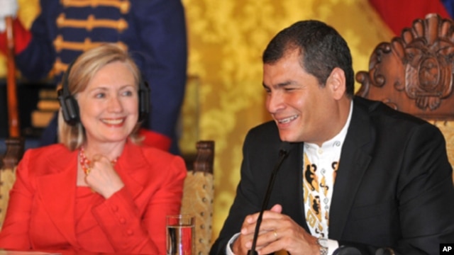 US Secretary Hillary Clinton meeting at the Palacio de Carondelet in Quito with Ecuador's President Rafael Correa, 08 Jun 2010
