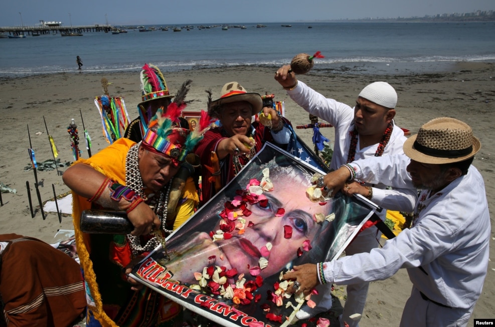 Peru - Şamanlar ABŞ prezidentliyinə demokrat namizəd Hillari Klintona dua edir  