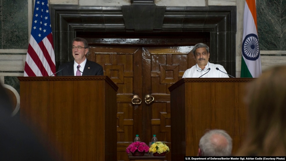 U.S. Secretary of Defense Ash Carter, left, speaks during a joint news conference with Indian Defense Minister Manohar Parrikar in New Dehli, India, April 12, 2016. 