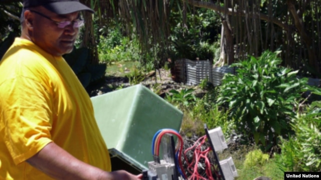 A renewable energy project in Tokelau, supported by UNDP, converts solar-generated power to electricity. (Photo: UN/Ariane Rummery)