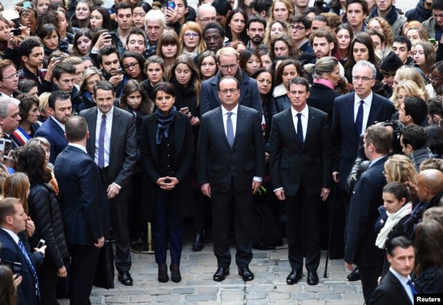 Tổng thống Pháp Francois Hollande gọi vụ tấn công Paris là 'hành vi chiến tranh'.