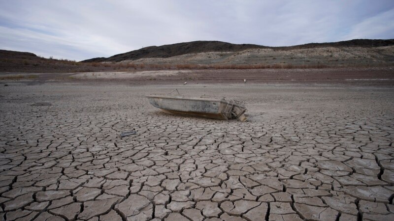 Hallan restos humanos en lago de EEUU vaciado por sequía