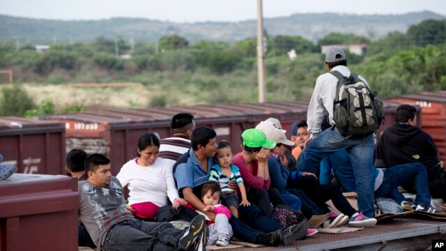 Las autoridades aseguran que están reformando las medidas de seguridad ahora que el número de menores en la frontera va nuevamente en aumento y recientemente firmaron un acuerdo para construir nuevos albergues.