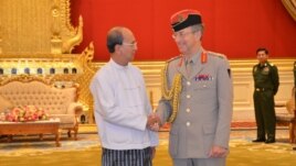 ျမန္မာသမၼတ ဦးသိန္းစိန္ နဲ႔ ၿဗိတိသွ် ကာကြယ္ေရးဦးစီးခ်ဳပ္ ဗိုလ္ခ်ဳပ္ႀကီး Sir David Richard တုိ႔ ဇြန္လ ၃ ရက္ေန႔က ေတြ႔ဆံုစဥ္ (ဓာတ္ပံု - ျမန္မာသမၼတ႐ံုး၀ပ္ဆုိဒ္)