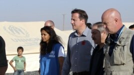 Serokwezîrê Brîtanya David Cameron serdana kampa penaberên Sûrî dike
