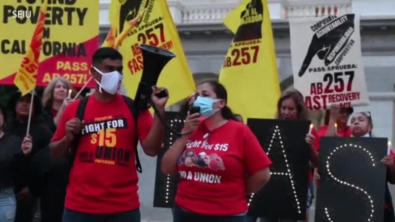 California da voz a los trabajadores de comida rápida para negociar sus salarios