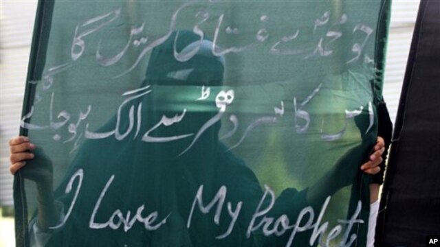 Meskipun demontrasi atas film anti-Islam di Srinagar, kota utama Kashmir, sempat mengakibatkan bentrokan dengan polisi, dan beberapa tempat lainnya, tindakan segera Pemerintah India atas penanyangan video itu di India berhasil mencegah meluasnya demonstra