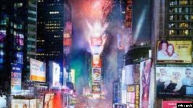 Puncak kemeriahan pesta menyambut tahun baru 2013 di New York, 31 Desember 2012.