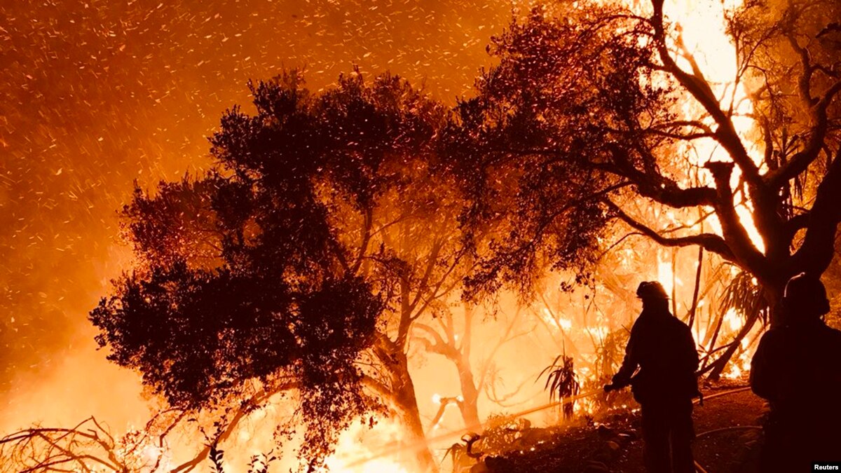 Incendio en Sta. Bárbara es el quinto más grande en historia de California