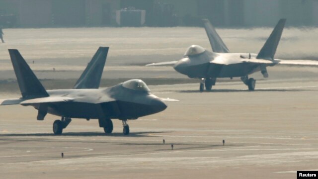 В Польшу прибыли два американских истребителя-стелс F-22