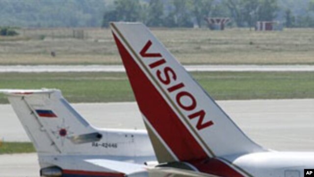 A U.S., front, and a Russian plane, rear, believed to be carrying candidates for a 14-person spy swap as part of the largest spy swap since the Cold War have parked on the tarmac at Vienna's Schwechat airport, (File)