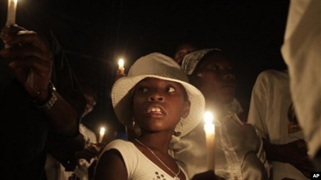 A group of Haitians mark the first anniversary of the magnitude-7.0 earthquake with a candlelight vigil and march in Port-au-Prince, 12 Jan., 2011.