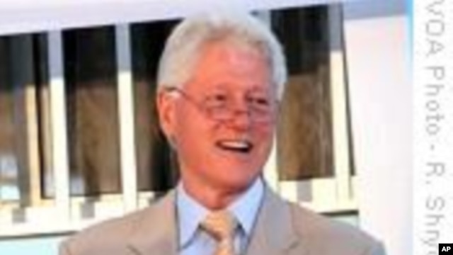 Former President Clinton Calls for Peace on Visit to Israel