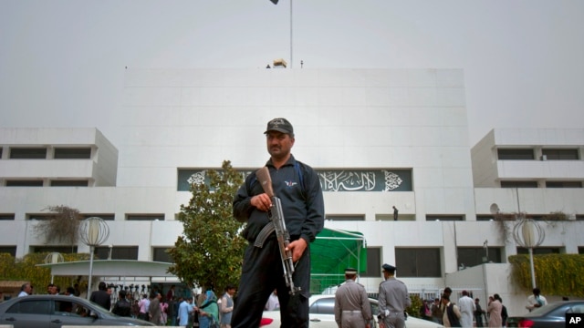 A Pakistani police commando stands guard at Parliament House in Islamabad, Pakistan, March 20, 2012.