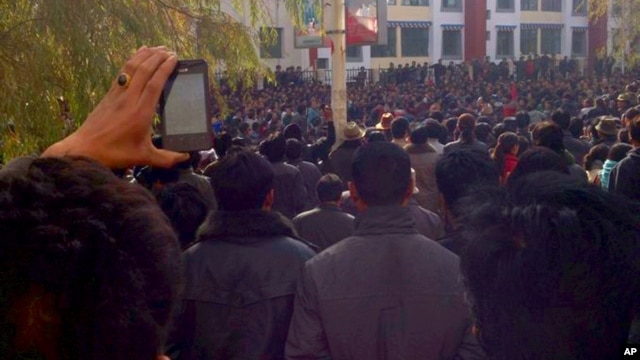 Tibetans protest in the Rongwo Township in Rebkhong County in western China's Qinghai province, November 9, 2012.
