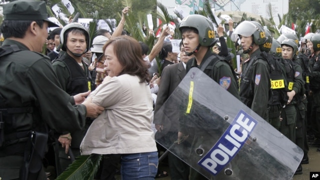 Phúc trình của Human Rights Watch phơi bày hàng loạt các vi phạm của công an Việt Nam mà Hà Nội muốn che đậy.