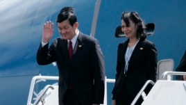 Chủ tịch Việt Nam Trương Tấn Sang và phu nhân đến dự Hội nghị thượng đỉnh APEC ở Honolulu, Hawaii hồi tháng 11, 2011.