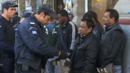 Athens police check immigrants' documents 