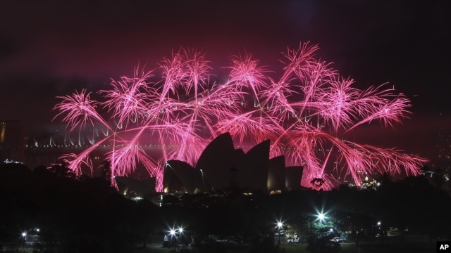 Les feux d'artifices saluant 2013 à Sydney en Australie