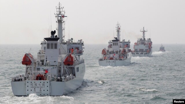 Tàu tuần tra của Cảnh sát biển Đài Loan trong một cuộc diễn tập ở tây bắc của cảng Cao Hùng, miền nam Đài Loan.