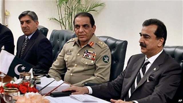 Pakistani PM Yousuf Raza Gilani, right, Pakistani army chief Gen. Ashfaq Parvez Kayani, center, and Pakistani intelligence Chief Lt. Gen. Ahmed Shuja Pasha, left, in Islamabad, Pakistan, June 11, 2011 (file photo).