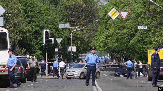 Policeman block the road near the scene of an explosion in Dnipropetrovsk, Ukraine, April 27, 2012.