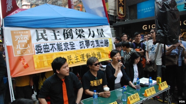 香港泛民主派组织举办街头论坛，探讨占领中环等民主运动议题。（资料照）