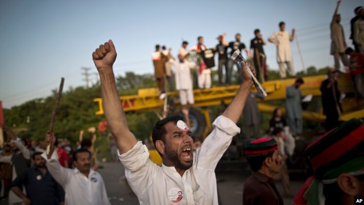 Waandamanaji wanaotaka waziri mkuu Nawaz Sharif ajiuzulu. Islamabad, Pakistan Aug. 19, 2014.