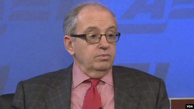 Norman Ornstein, political analyst at the American Enterprise Institute, speaks with VOA in a recent interview. 
