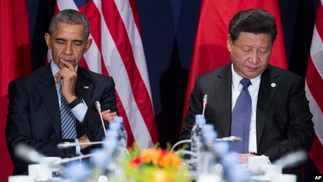 Tổng thống Mỹ Barack Obama và Chủ tịch Trung Quốc Tập Cận Bình trong cuộc họp bên lề Hội nghị về biến đổi khí hậu ở Paris, hôm 30/11/2015. 