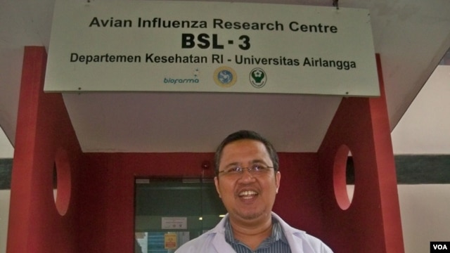 Dr. Chairul Nidom, ketua Avian Influenza Research Center (AIRC) di Universitas Airlangga Surabaya,. (VOA/Petrus Riski)