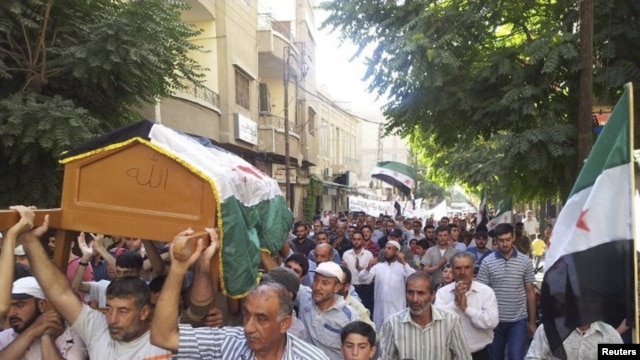 Residents carry the coffin of Muhammad Mousa, whom protesters say was killed by forces loyal to Syria's President Bashar al-Assad, during his funeral in Yabroud near Damascus July 21, 2012.