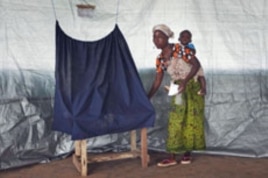 A Liberian woman casts her ballot during presidential elections at Klay town just outside the capital Monrovia, Liberia, November 8, 2011.