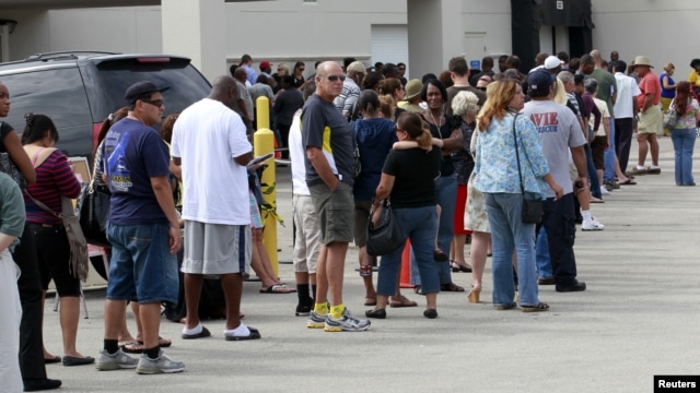 Las enormes filas para sufragar fueron constantes durante las elecciones en los puestos de votación de Florida, EE.UU.