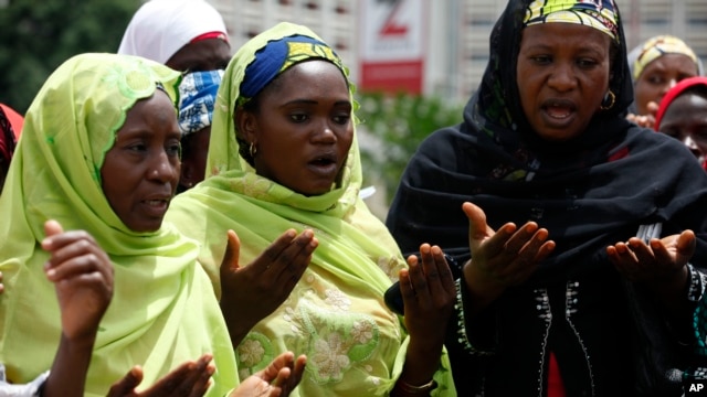 Muslim women pray at a meeting calling on the government to rescue the kidnapped girls of the government secondary school in Chibok, in Abuja, Nigeria, May 27, 2014.