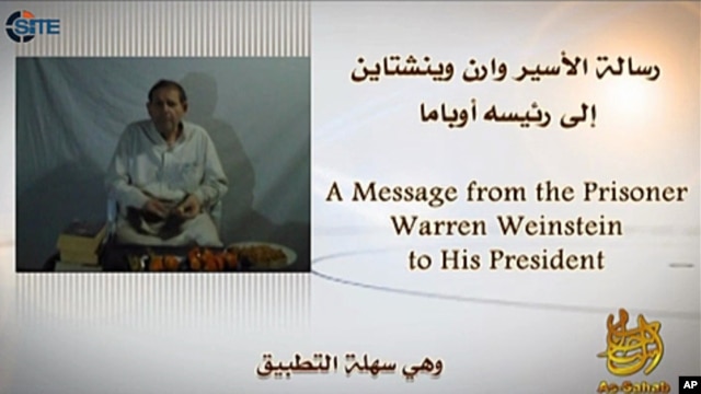 Trong video của al-Qaida có cảnh ông Weinstein, 70 tuổi, gởi thông điệp cho Tổng thống Obama