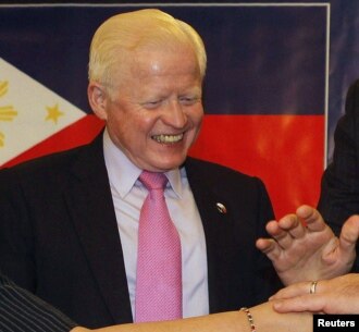 Đại sứ Philippines tại Hoa Kỳ Jose L. Cuisia 