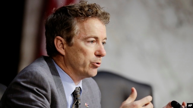 Senador Rand Paul, quien habló en nombre del Tea Party, respondiendo al discurso de Obama.