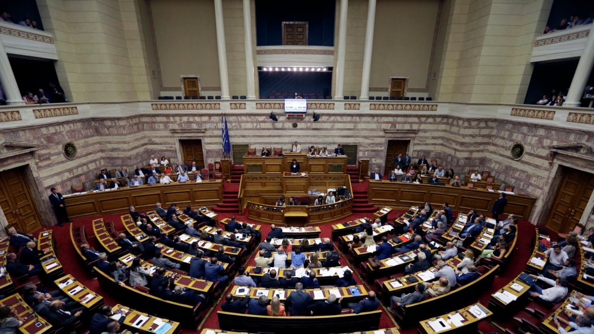 Grécia Parlamento aprova o segundo pacote de reformas