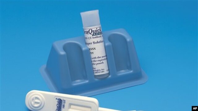 El dispositivo llamado OraQuick, producido por la empresa estadounidense OraSure Technologies, requiere tomar una muestra de saliva en una vara de algodón y tarda entre 20 y 40 minutos en arrojar los resultados.