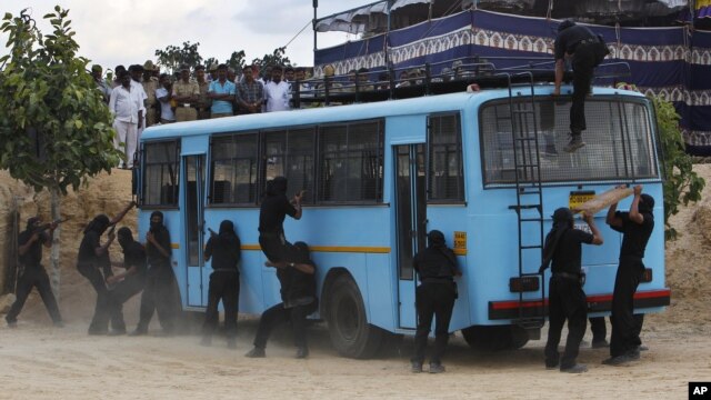 Members of India's Karnataka state police counter terrorism group display their skills during an event in Bangalore, India, June 30, 2011.  