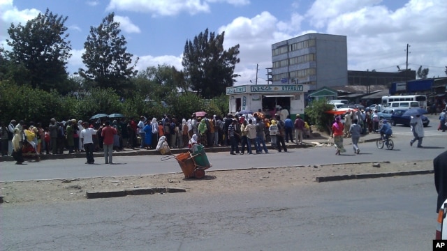 Ethiopians line up at a government-operated stand in Addis Ababa to purchase cooking oil and sugar, April 13, 2011