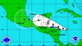 Ruta proyectada para la tormenta tropical Ernesto, de acuerdo a la ilustración de la Administración Nacional para el Océano y la Atmósfera, NOAA, de Estados Unidos.
