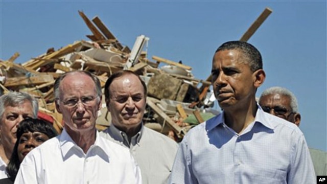 President Barack Obama stands with Alabama Gov. Robert Bentley (l), Sen. Richard Shelby and others, as they toured tornado damage in Tuscaloosa, Alabama, April 29, 2011