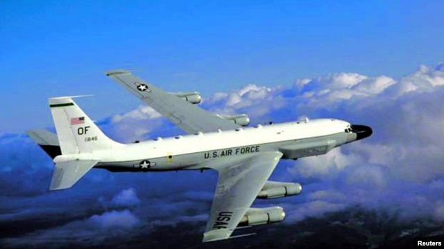 Theo nhận định của một số chuyên gia, Việt Nam có thể mua cả máy bay trinh sát của Mỹ. Trong ảnh là chiếc máy bay trinh sát RC-135 của Mỹ. 