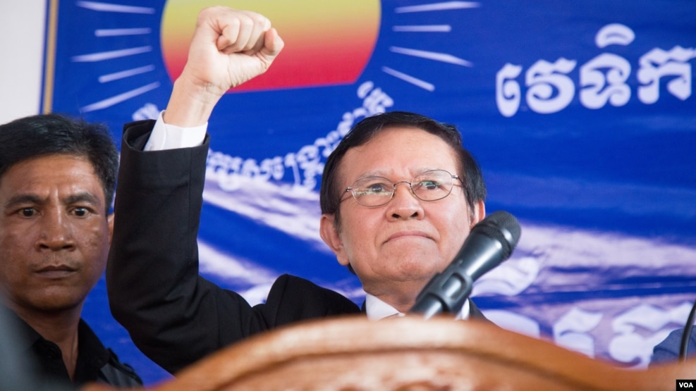 Kem Sokha, vice president of Cambodia National Rescue Party addresses his supporters and reporters at the party's headquarter on Friday September, 9 2016, in Phnom Penh, Cambodia. (Leng Len/VOA Khmer)