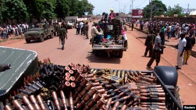 Wapiganaji wa kundi la Seleka wakifanya doria mjini Bangui